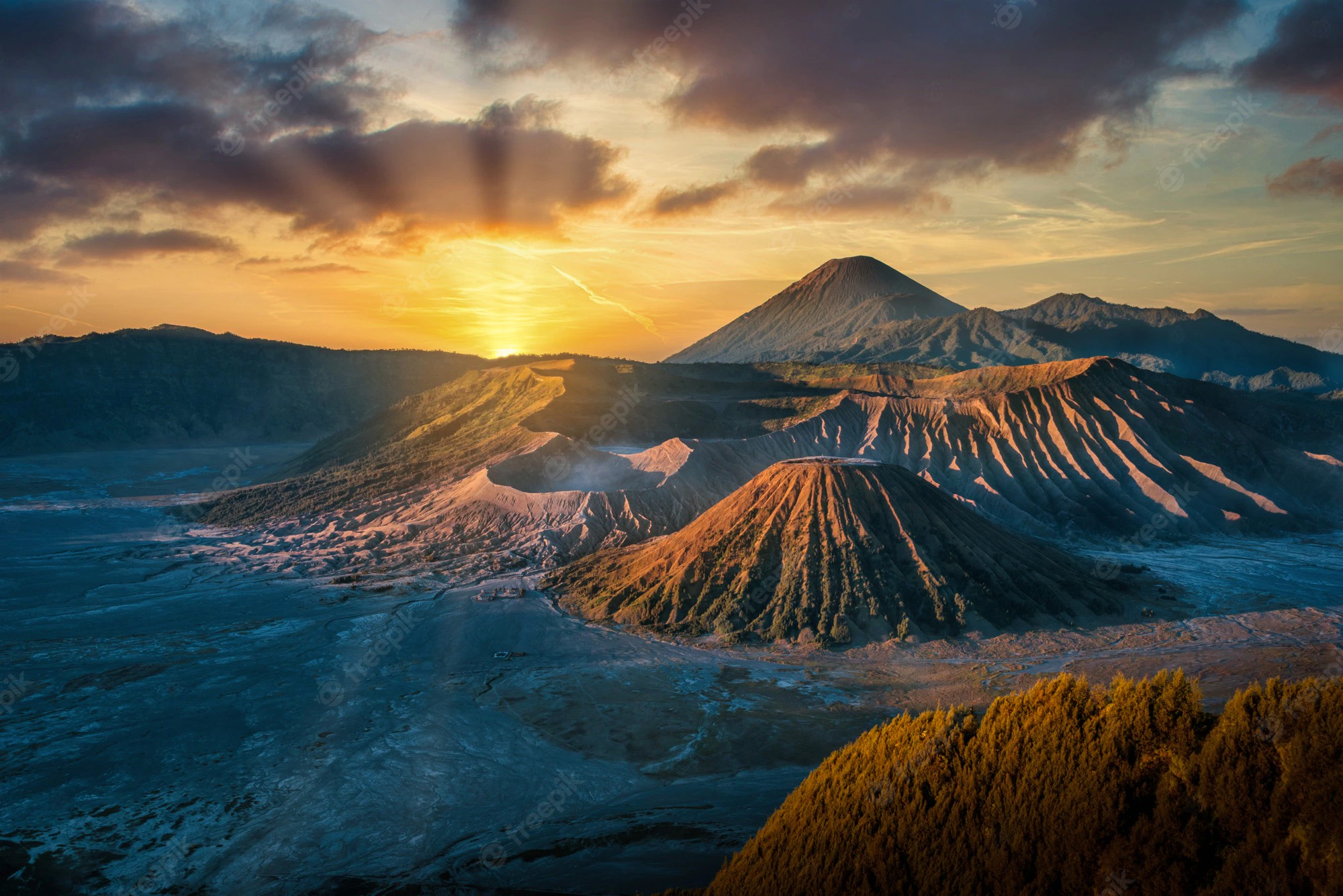 4D3N  BROMO SUNRISE – BATU – SURABAYA PACKAGE